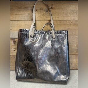 Michael Kors Authentic Womens Tote
Bag Jet Set Signature Metallic Leather